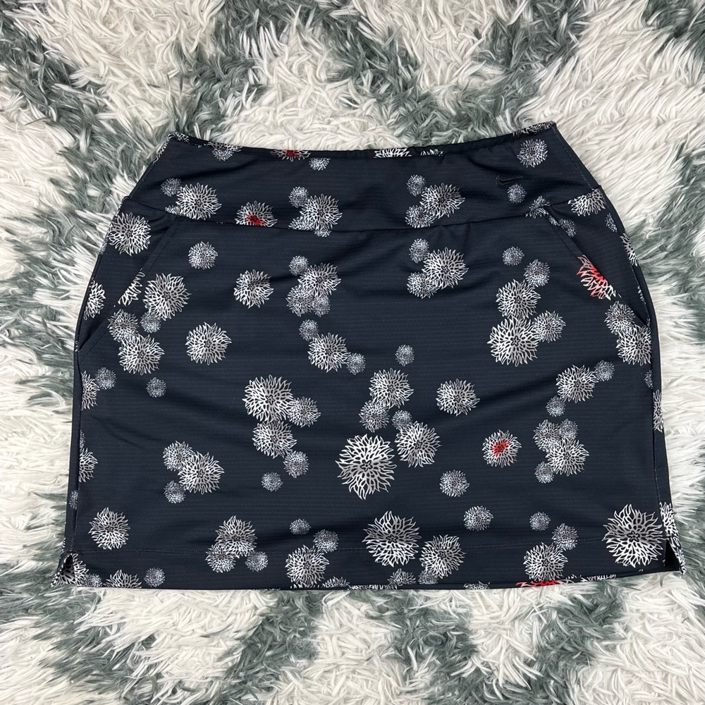 Nike Golf Women's Floral Black Silver Skort Size Medium Sphere Dry